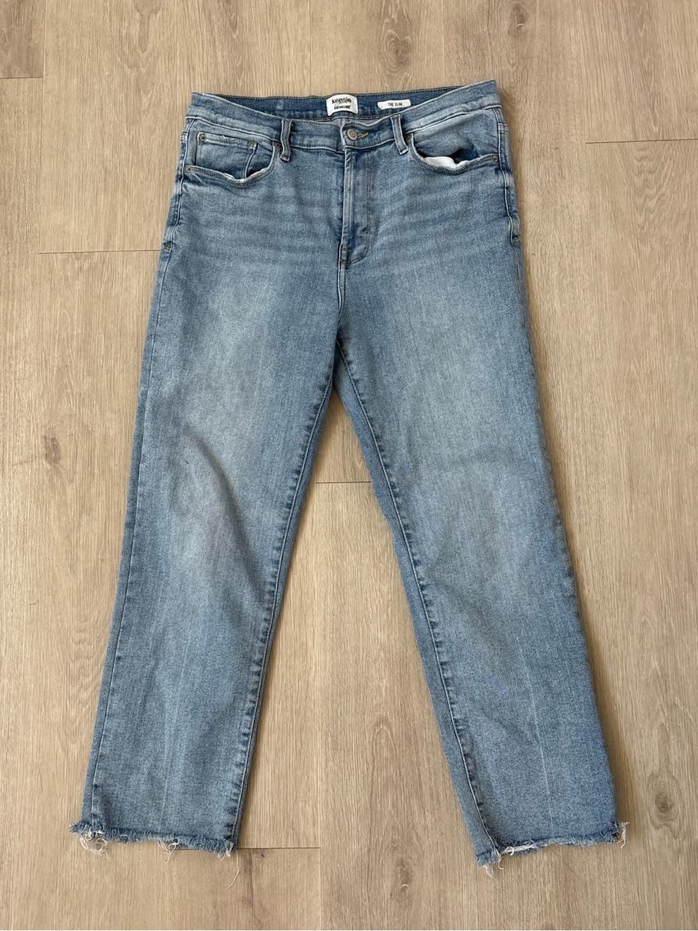 Kensie HR frayed slim jeans size 12